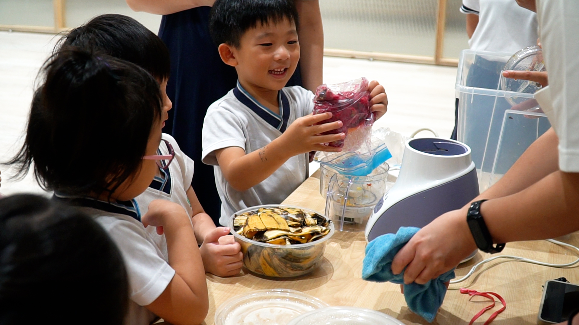 Don't throw away your fruit peels, let's turn them into fertilizer!